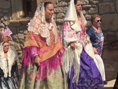 La procesión de las panbenditeras de Escatrón (Zaragoza) y de Mazaleón-Massalió (Teruel)