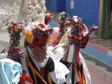 Pecados esperando a los Danzantes. Fotografía de Florentino Caballero Santacruz