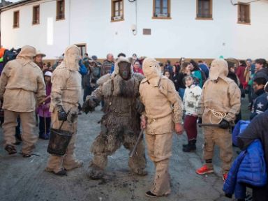 Entroido do Oso de Salcedo na Pobra de Brollón. Fotografía de Mani Moretón