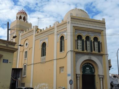 Mezquita Central de Melilla y Escuela de Adultos Carmen Conde. Fotografía de Pedro Gómez Timón 