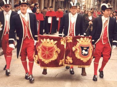 Cuerpo de Ciudad - Clarines y timbales en la procesión de San Saturnino 1982