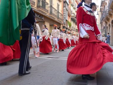 Dantzaris bailando el día del Privilegio de la Unión