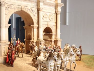 Obra de Angela Tripi. Recuerda el emperador que autorizó el culto al Cristianismo © Fundación Díaz Caballero. Museo de Belenes de Mollina, Málaga