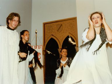 Teatro. “La Venganza de Don Mendo” (1996). © Confederación Estatal de Personas Sordas CNSE