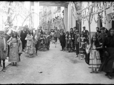 Reinas y danza de los Torneros. Año 1916 © Ayuntamiento de Morella (José Pascual Royo)