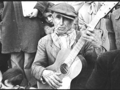 Guitarrista. Murcia, 1952. Fotografía de Alan Lomax